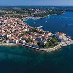 Gorgeous Home In Porec With Kitchen